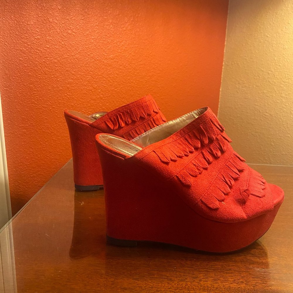 GENTLY WORN Soda Bright Red Platform Heels with Fringe Size 7.5